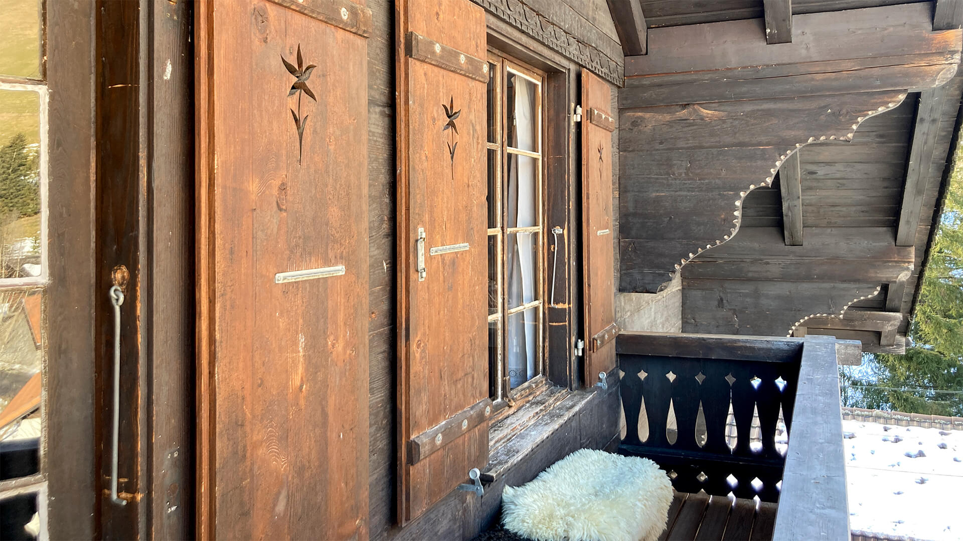 Vue de la façade du chalet